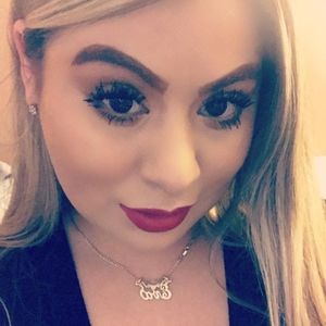 Meet your Posher, Eva